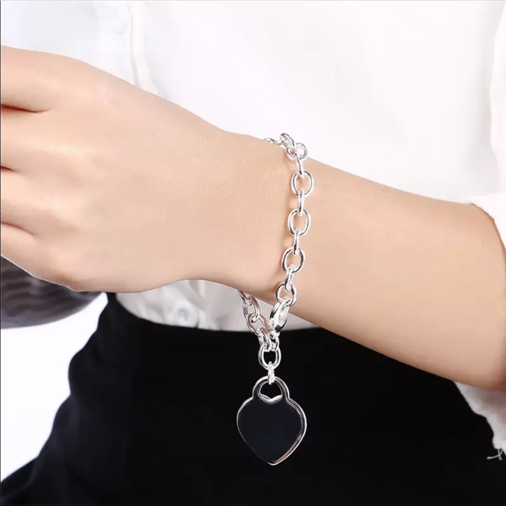🌟 Silver Heart Pendant Bracelet - Picture 2 of 2
